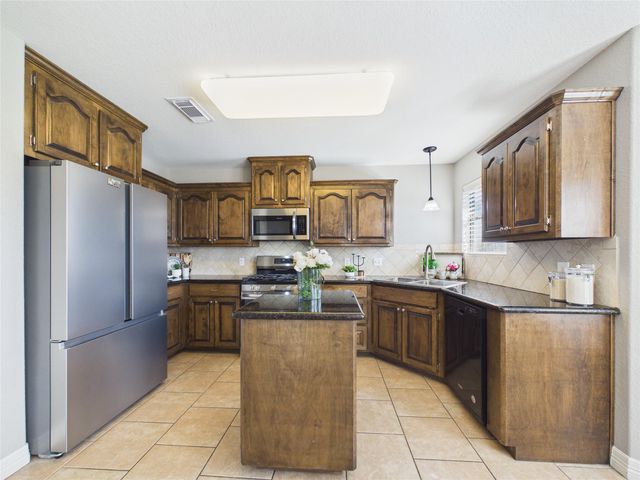 131 Eagle Nest Court, Richwood, TX 77566