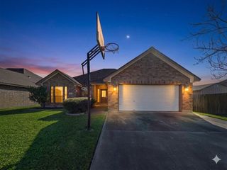 131 Eagle Nest Court, Richwood, TX 77566