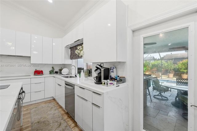 10003 NW 53rd Ct, Coral Springs, FL 33076