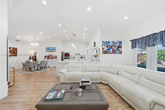 10003 NW 53rd Ct, Coral Springs, FL 33076