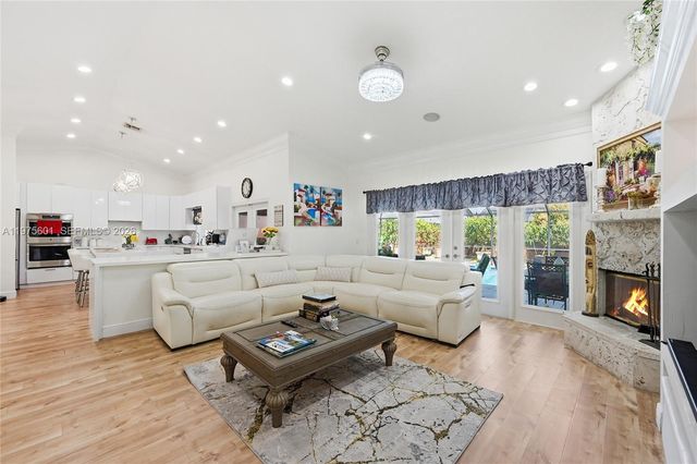 10003 NW 53rd Ct, Coral Springs, FL 33076