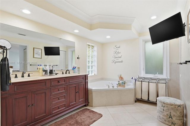 10003 NW 53rd Ct, Coral Springs, FL 33076