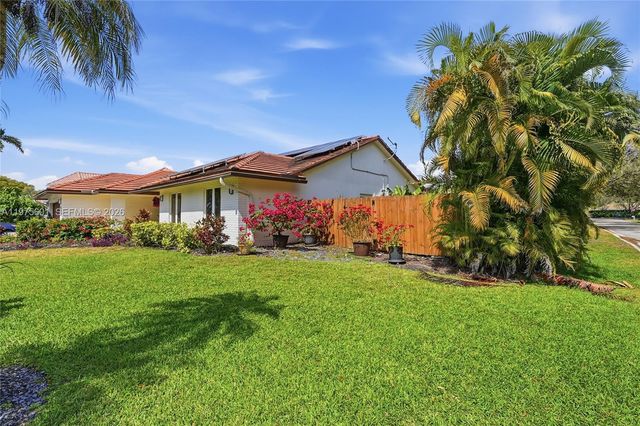 10003 NW 53rd Ct, Coral Springs, FL 33076