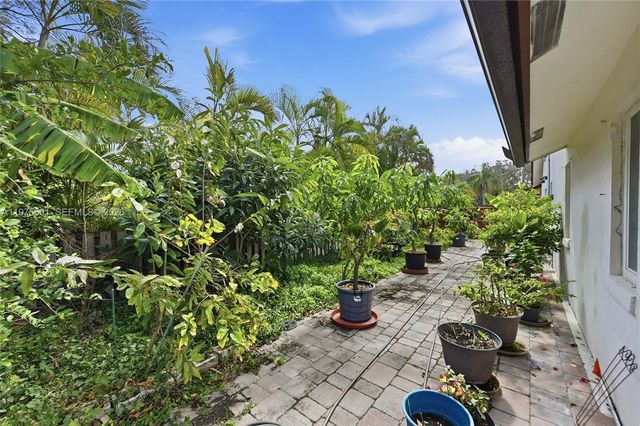 10003 NW 53rd Ct, Coral Springs, FL 33076