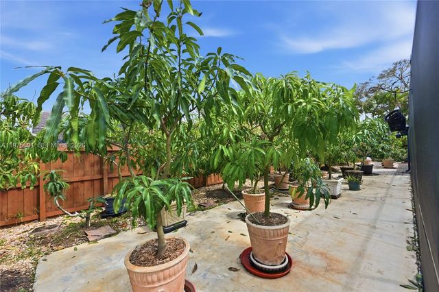 10003 NW 53rd Ct, Coral Springs, FL 33076