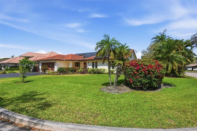 10003 NW 53rd Ct, Coral Springs, FL 33076