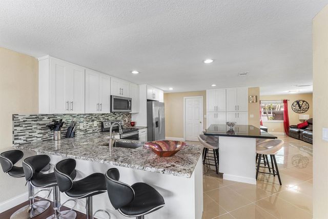 4025 NW 105th Avenue, Coral Springs, FL 33065
