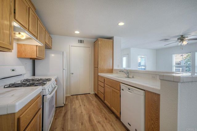 5005 Codorniz Way 8, Oceanside, CA 92057