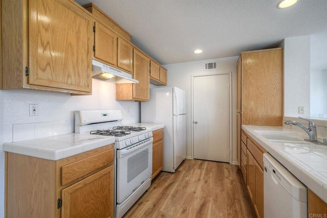 5005 Codorniz Way 8, Oceanside, CA 92057