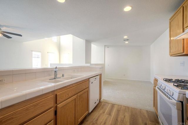 5005 Codorniz Way 8, Oceanside, CA 92057