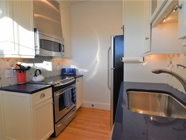 35 Chastellux Avenue J, Newport, RI 02840