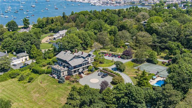 35 Chastellux Avenue J, Newport, RI 02840