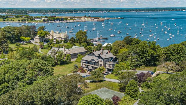 35 Chastellux Avenue J, Newport, RI 02840