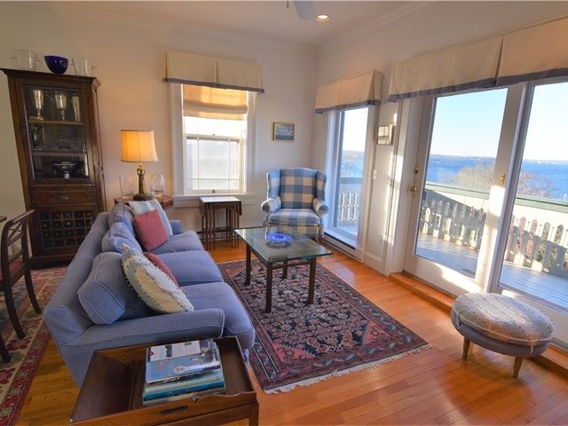 35 Chastellux Avenue J, Newport, RI 02840