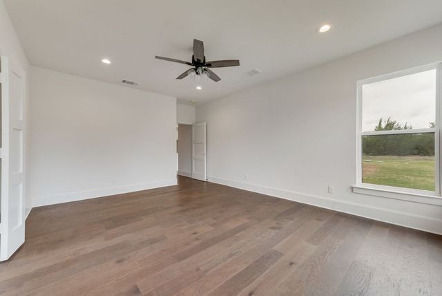 745 Evergreen Way, Nevada, TX 75173