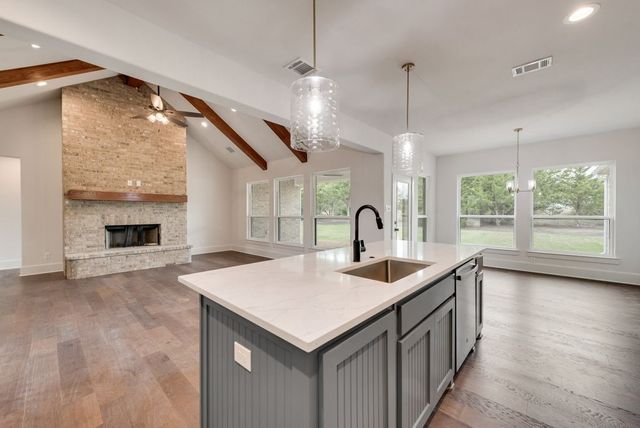 745 Evergreen Way, Nevada, TX 75173