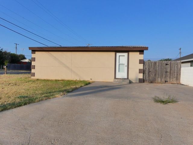 200 SW Ave E, Andrews, TX 79714