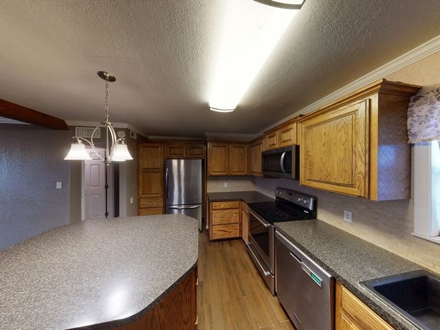 200 SW Ave E, Andrews, TX 79714