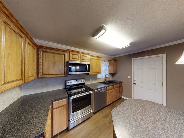 200 SW Ave E, Andrews, TX 79714