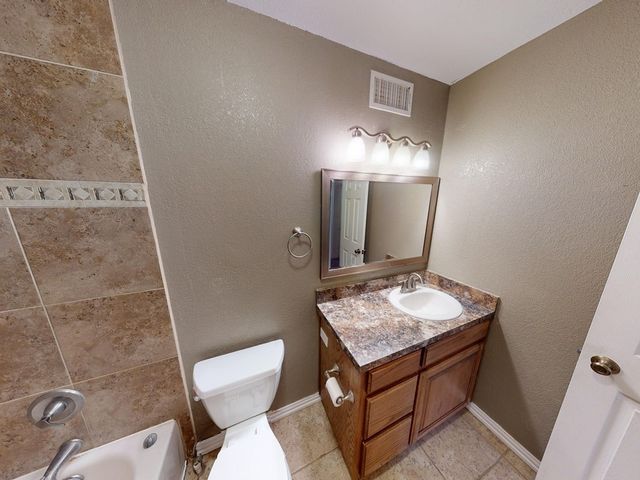 200 SW Ave E, Andrews, TX 79714