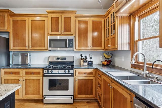 2556 Hazel SE Drive, Atlanta, GA 30316