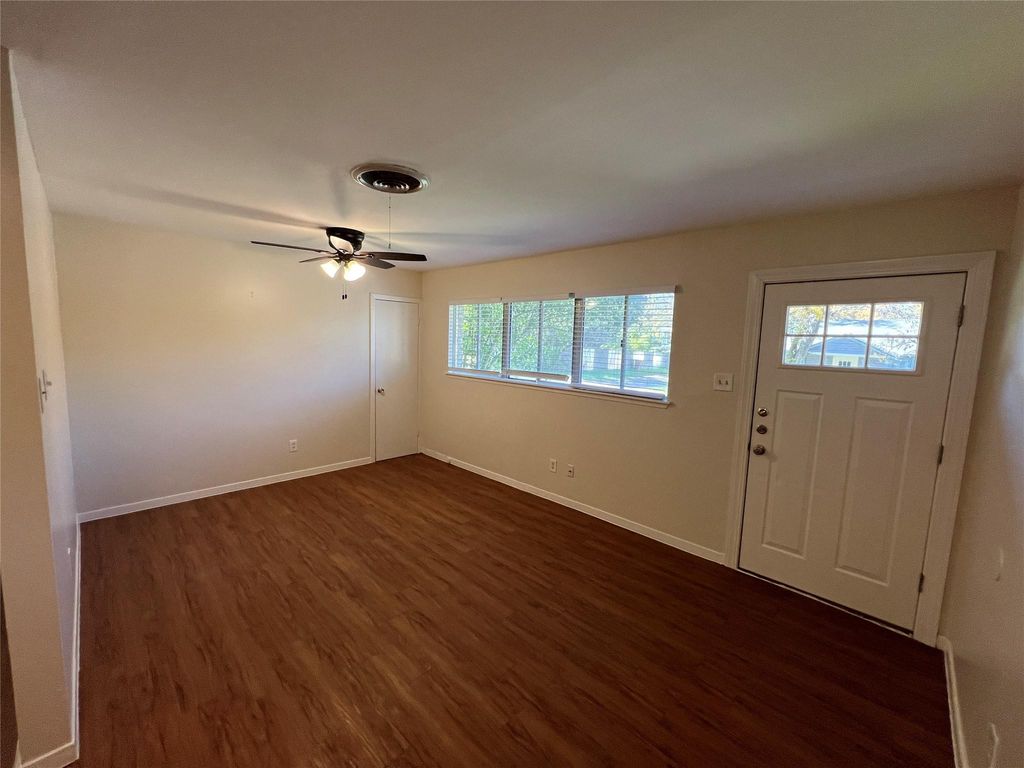 907 Possum Trot ST A, Austin, TX 78703