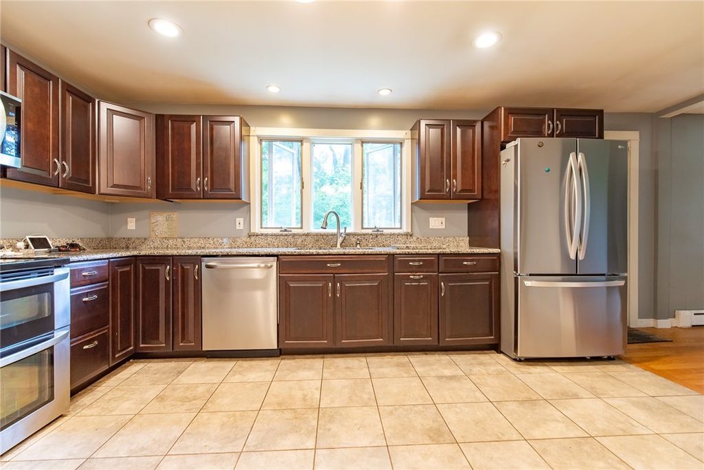 11 COUNTRY HILL Road, Cumberland, RI 02864
