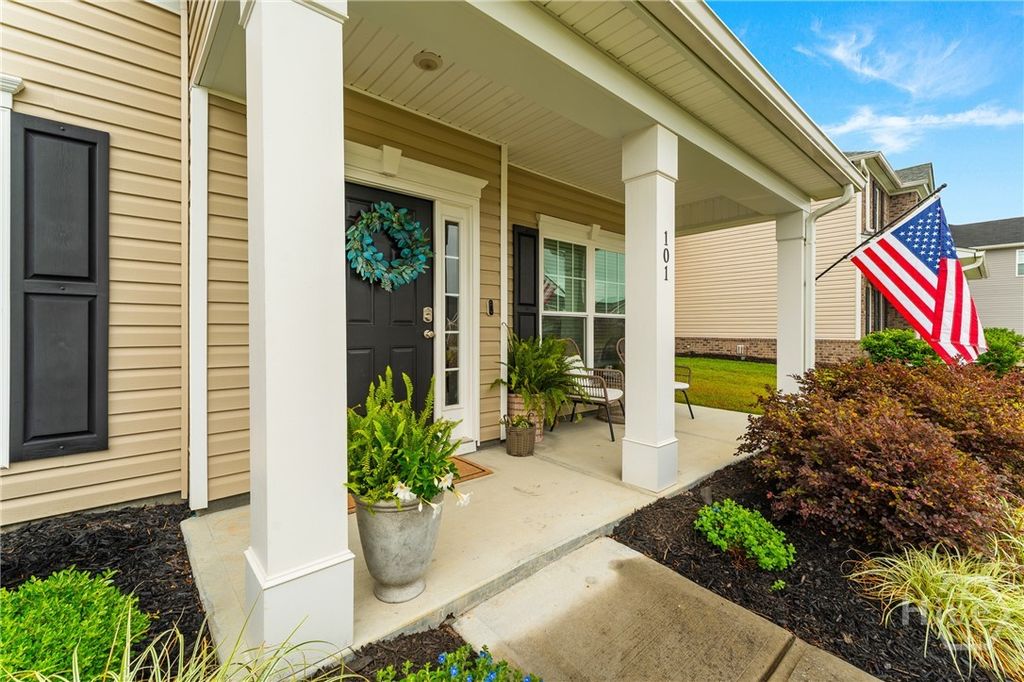 Image 6 of property listing at 101 Telford Street, Savannah, GA 31322