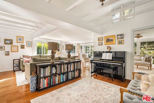 21714 Encina Road, Topanga, CA 90290