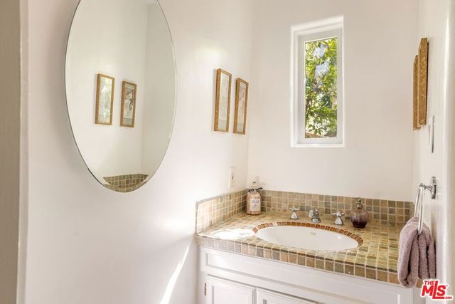 21714 Encina Road, Topanga, CA 90290