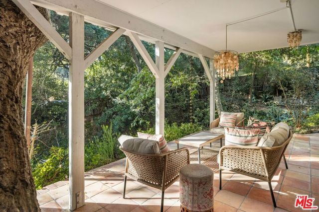 21714 Encina Road, Topanga, CA 90290