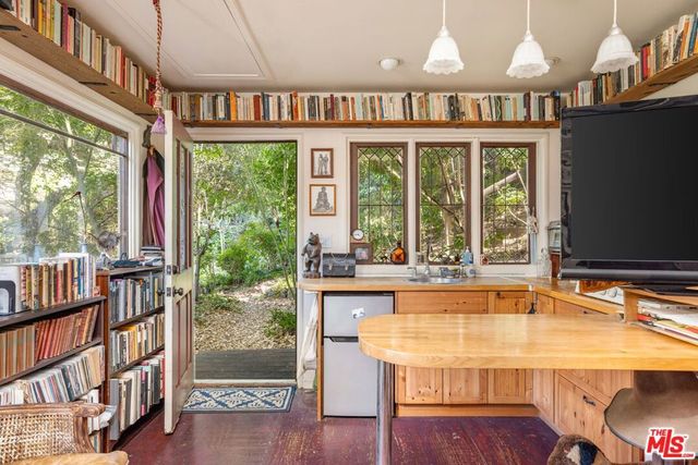 21714 Encina Road, Topanga, CA 90290