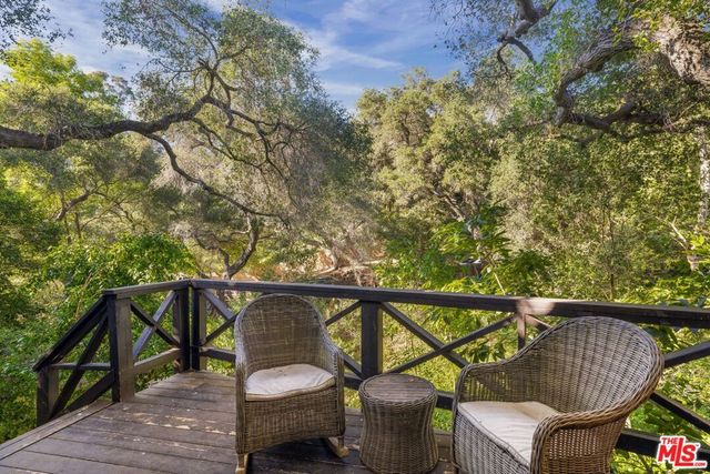 21714 Encina Road, Topanga, CA 90290