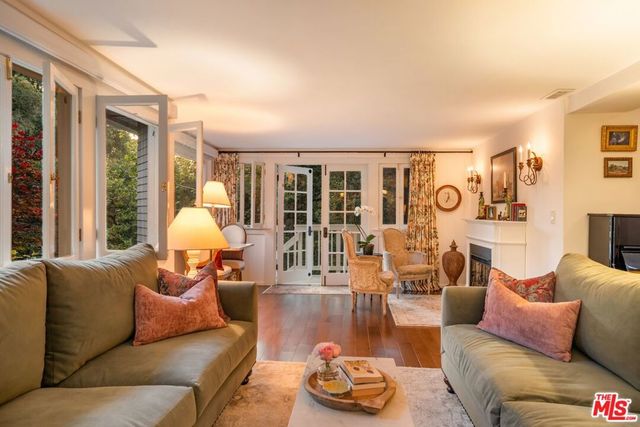 21714 Encina Road, Topanga, CA 90290