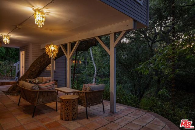 21714 Encina Road, Topanga, CA 90290