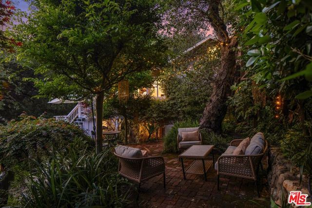 21714 Encina Road, Topanga, CA 90290