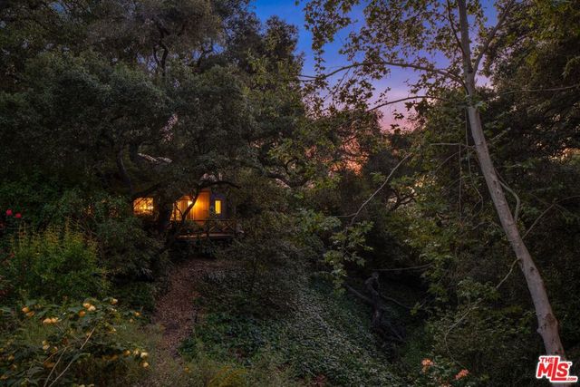 21714 Encina Road, Topanga, CA 90290