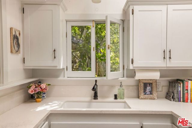 21714 Encina Road, Topanga, CA 90290