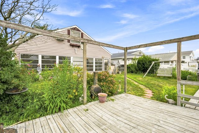 17 W Sail Drive, Little Egg Harbor, NJ 08087