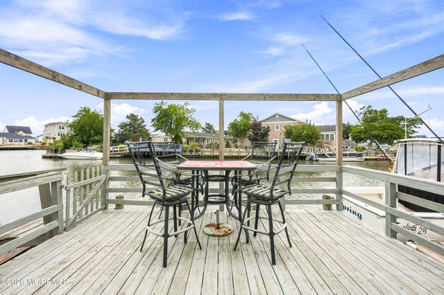 17 W Sail Drive, Little Egg Harbor, NJ 08087