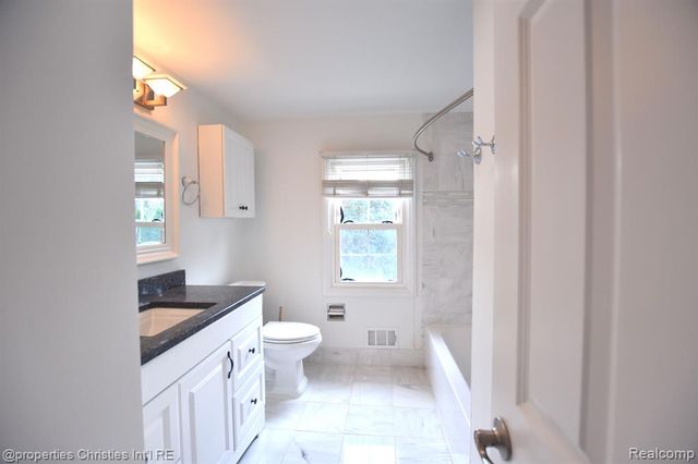 4217 Covered Bridge Road, Bloomfield Hills, MI 48302