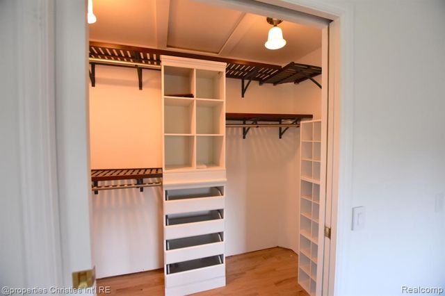 4217 Covered Bridge Road, Bloomfield Hills, MI 48302