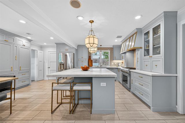 415 Ramblewood Road, Houston, TX 77079