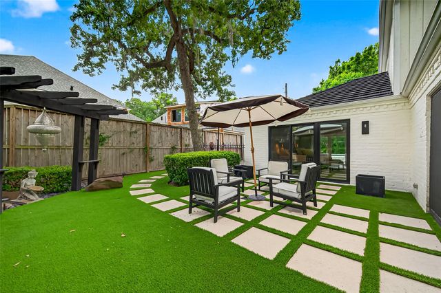 415 Ramblewood Road, Houston, TX 77079