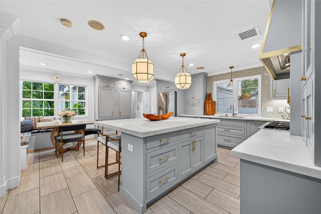 415 Ramblewood Road, Houston, TX 77079