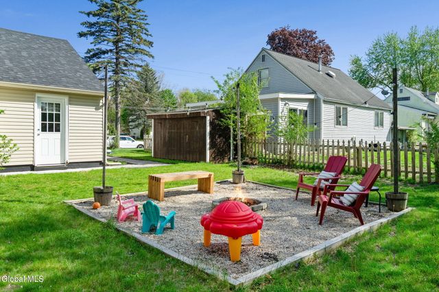 33 Terry Avenue, Guilderland, NY 12303