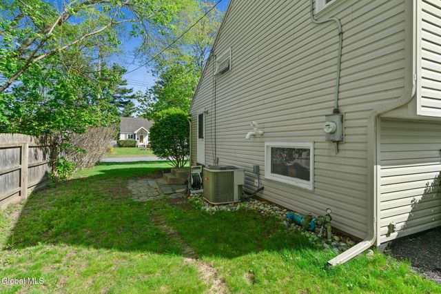 33 Terry Avenue, Guilderland, NY 12303