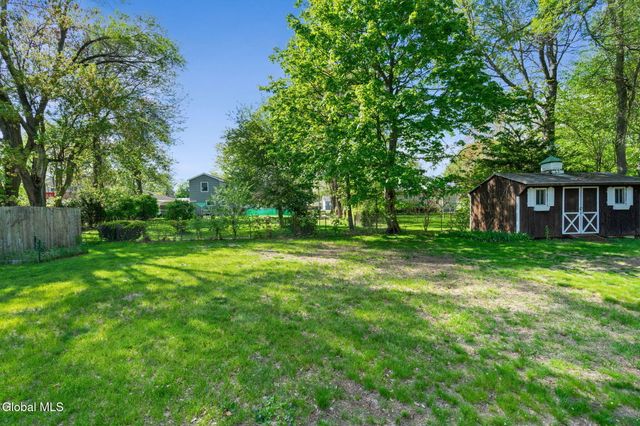 33 Terry Avenue, Guilderland, NY 12303