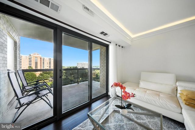203 YOAKUM PKWY #804, Alexandria, VA 22304