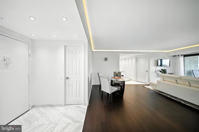 203 YOAKUM PKWY #804, Alexandria, VA 22304